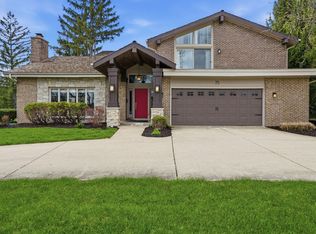 75 Regent Dr, Oak Brook, IL 60523