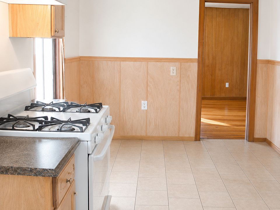 1st image of 1107 13th Ave SE #1