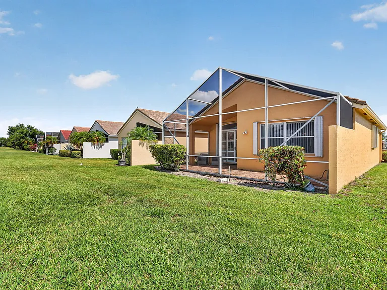 7116 Cataluna Cir — Photo 41