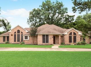 602 Creek View Cir, Ovilla, TX 75154