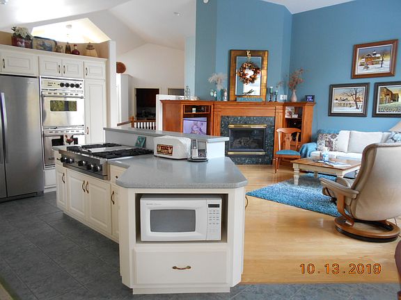  Kitchen/Family, open stairs