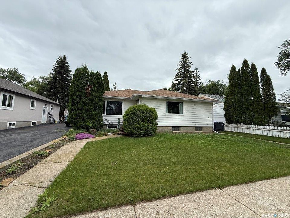 1st image of 212 7th AVENUE W