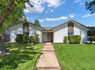 3500 Leighton Dr, Arlington, TX 76015