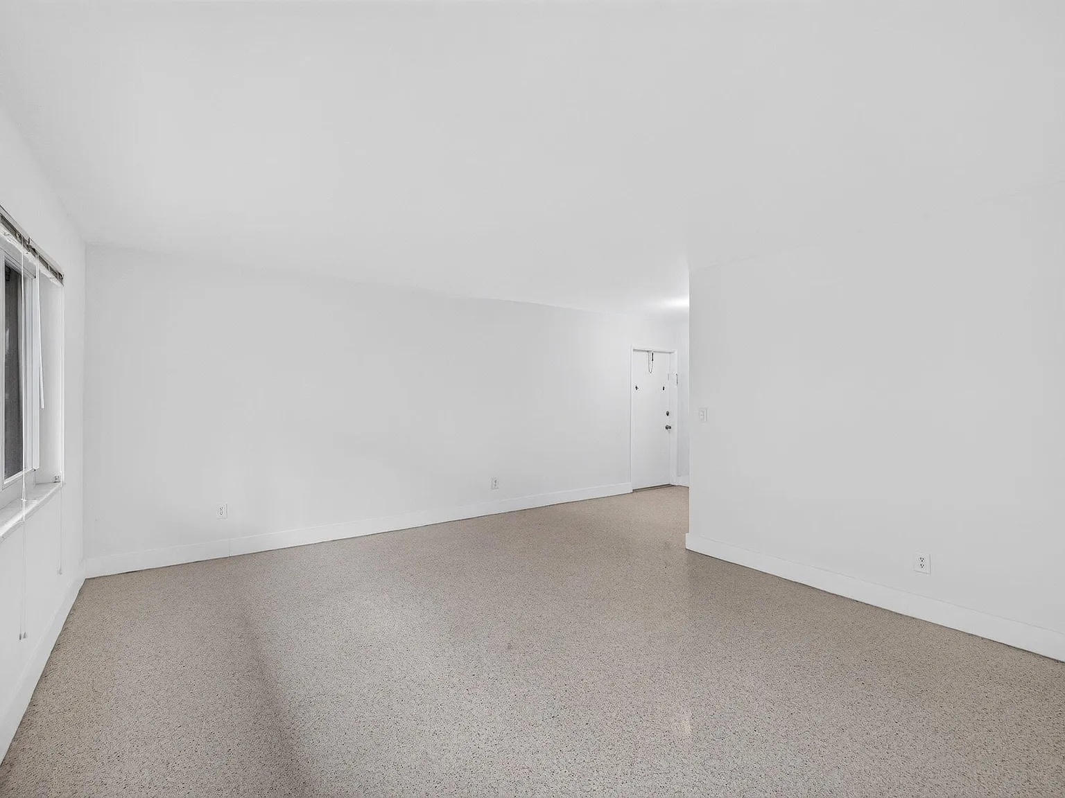 2 bed, 1.0 bath, 12782 sqft, $2,700 — Photo 3