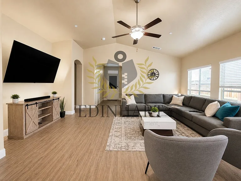 1138 S Simon St — Photo 13