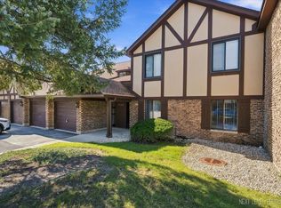 1654 Dover Ct APT A, Wheaton, IL 60189