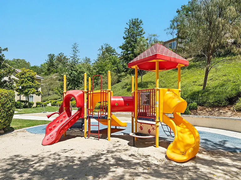 Hills of Valencia Apartments — Photo 15