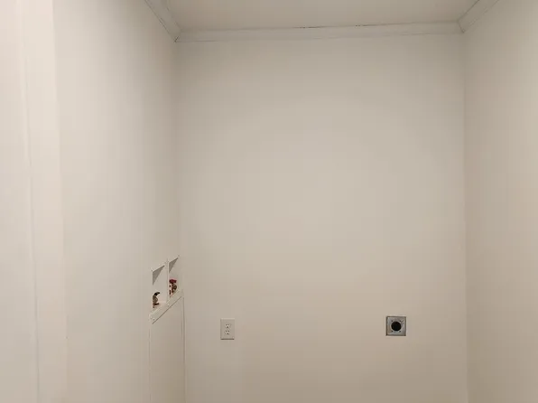 8221 W Cygnes Cir #311, Fenton, MI 48430