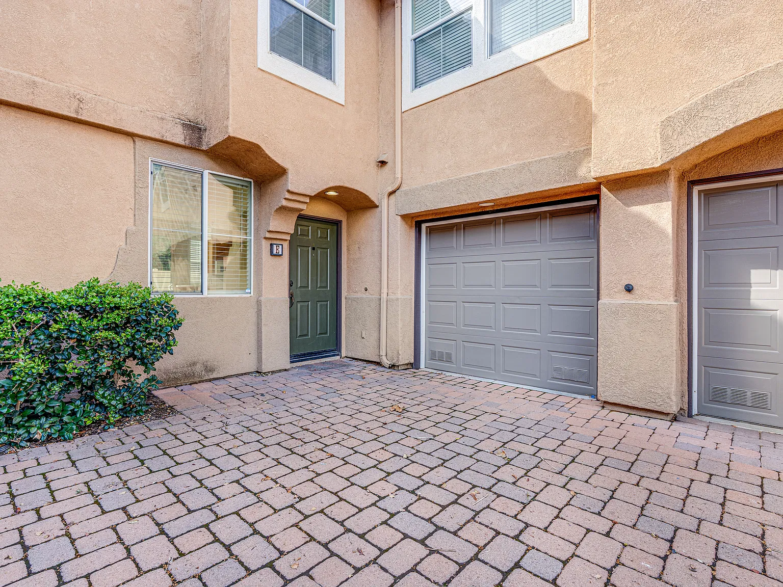 2 bed, 2.5 bath, 1010 sqft, $2,550 — Photo 3