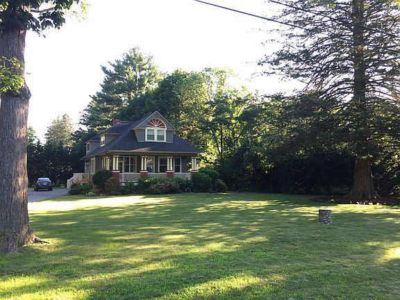 Front of house, big yard