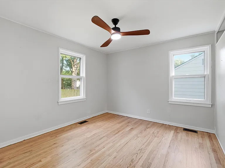 7725 Robinson St — Photo 22