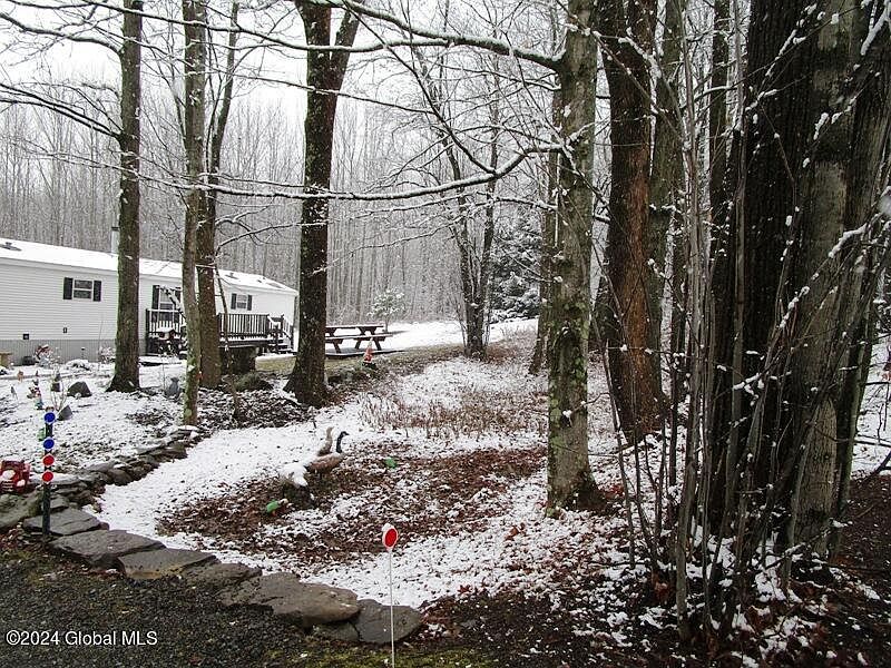 5th image of 136 Beards Hollow Road