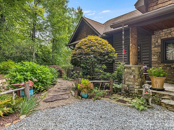 3rd image of 138 Bear Paw Dr