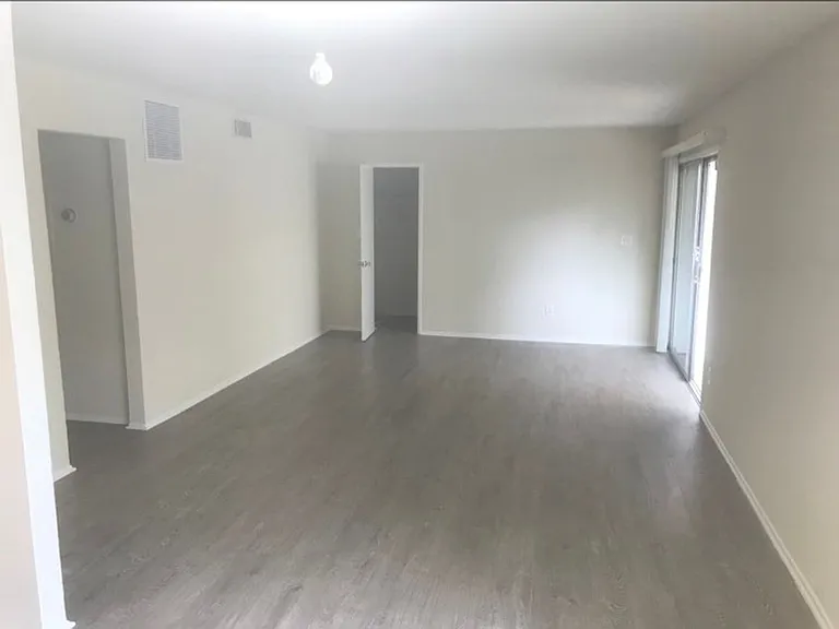 18100 Roscoe Blvd Northridge, CA 91325 — Photo 9