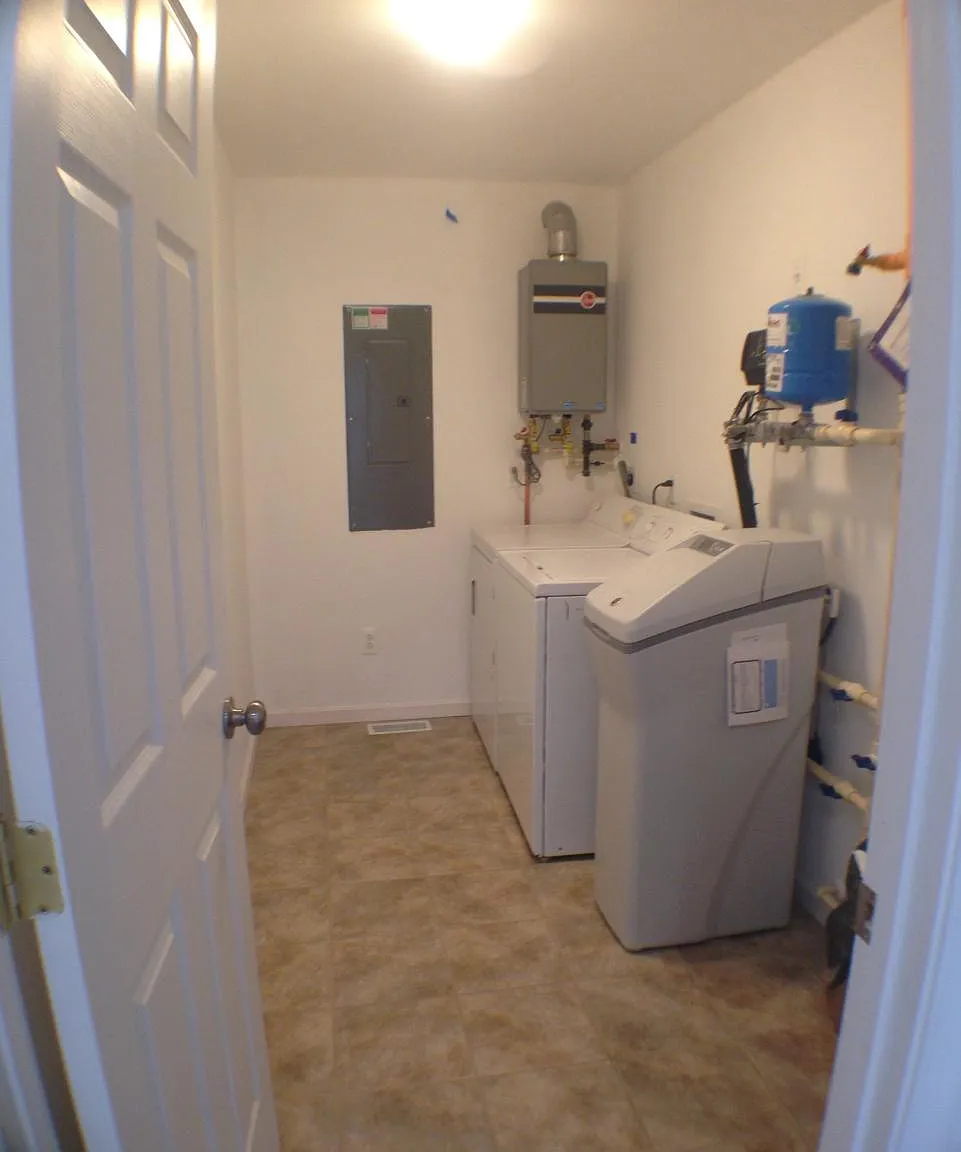 2 bed, 1044 sqft, $2,500 — Photo 4