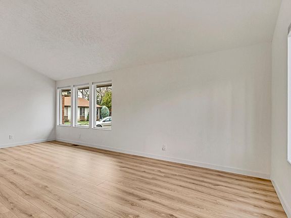 3rd image of 1806 E Norma Cir