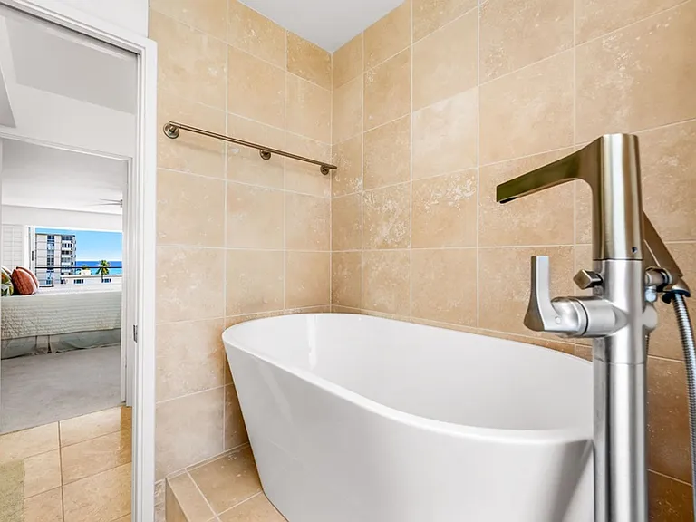 2895 Kalakaua Ave #805 — Photo 31