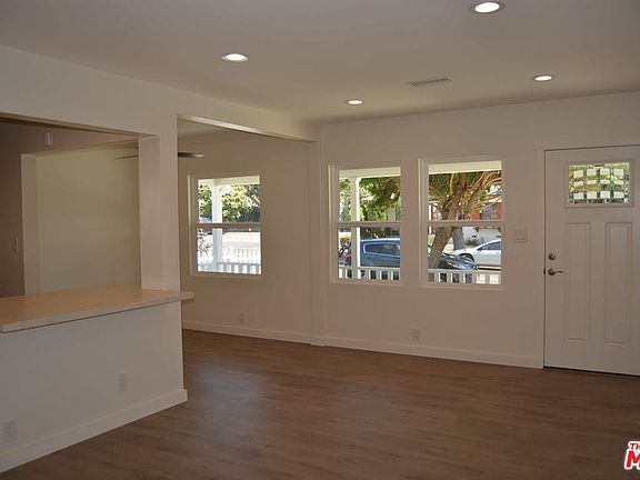 4th image of 10815 Whitburn St