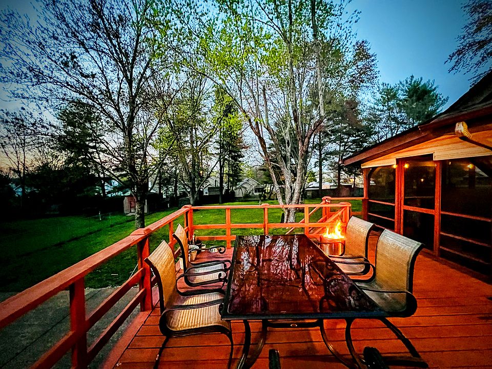 Welcome to the Grand Ole Oasis with a private backyard park