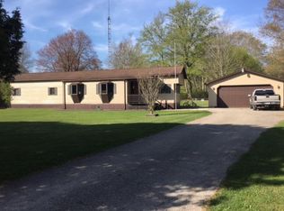 1819 Lakeshore Rd, Harbor Beach, MI 48441