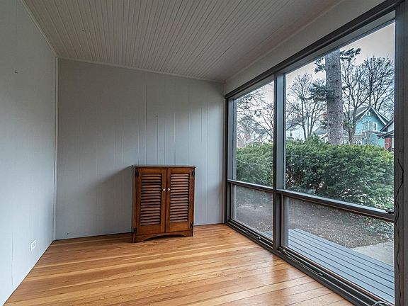 3rd image of 226 Wildwood Ave