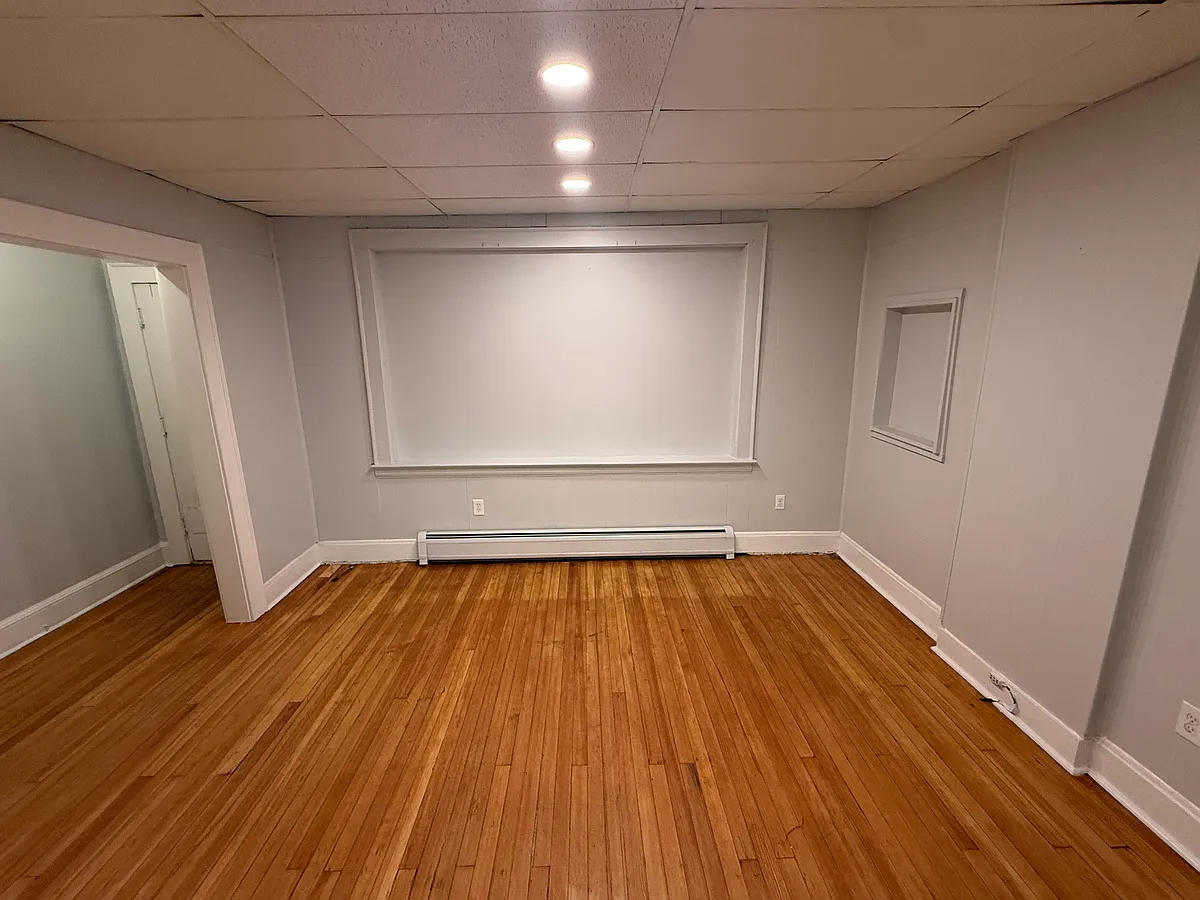 Building Photo - 554-556 Bond St #1