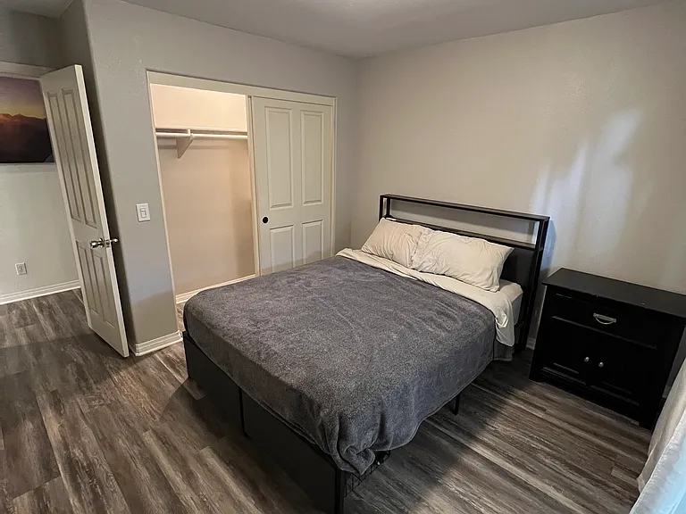 115 6th St #105 — Photo 3