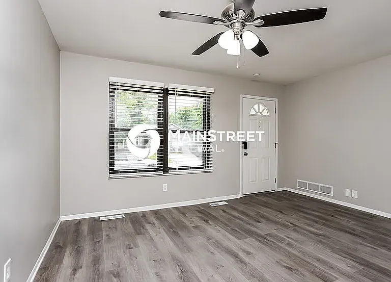 1700 Birch St — Photo 2