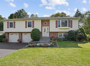 93 Lakeside Rd, Mahopac, NY 10541