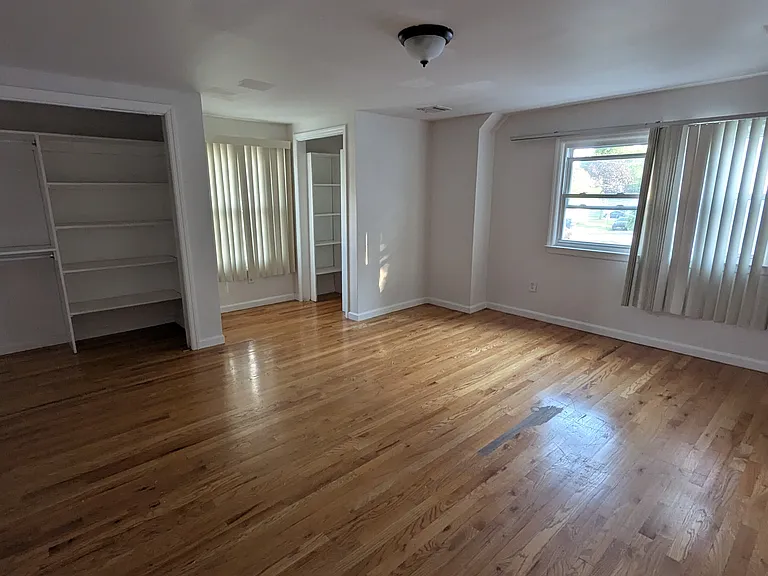 1029 E Blancke St — Photo 12