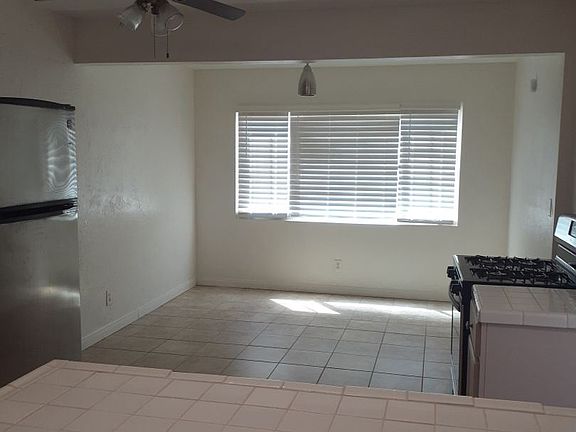 3rd image of 3683 Aragon Dr