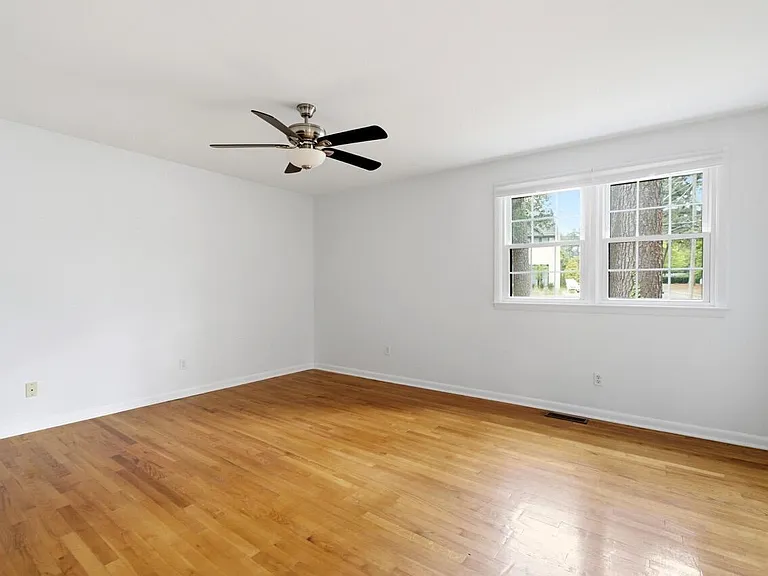 4901 Yadkin Dr — Photo 10