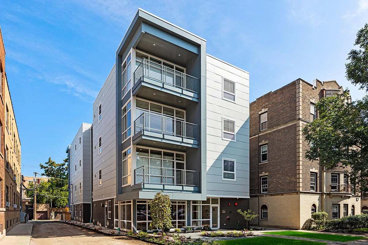 Building Photo - 2211 Maple Ave #203