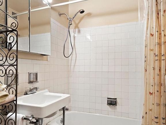 5th image of 333 E 30th St APT 2P