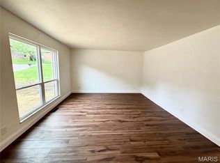 27 Nottingham Ln, Belleville, IL 62223