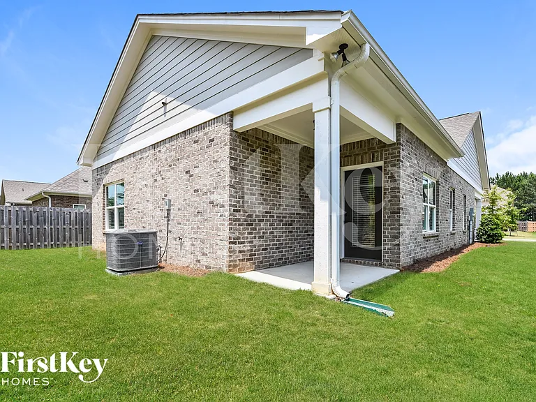 1410 Woodridge Pl — Photo 14