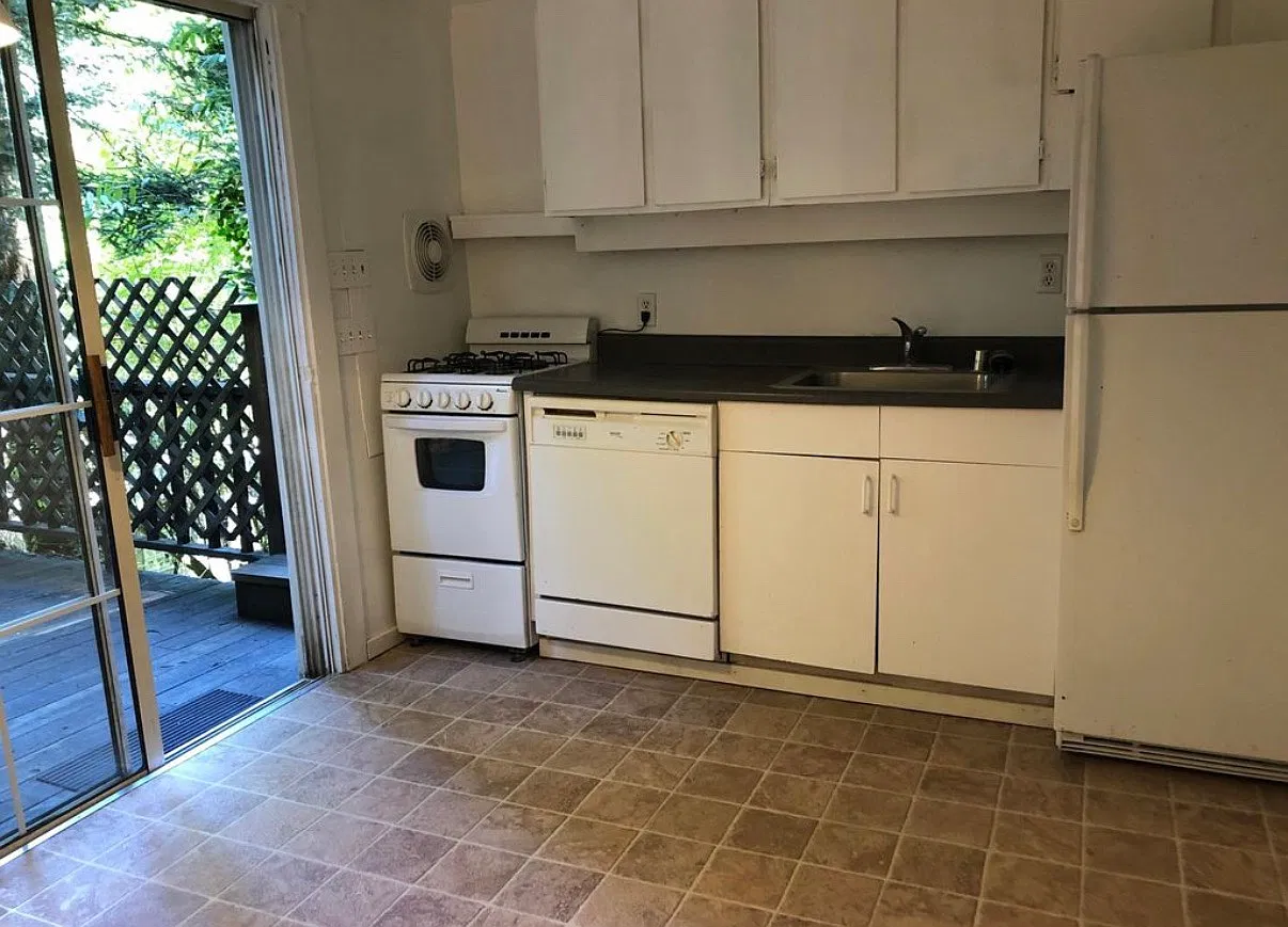 Studio, 450 sqft, $1,300 — Photo 2