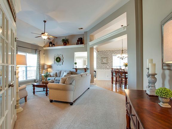 3rd image of 3707 Montgomery Way