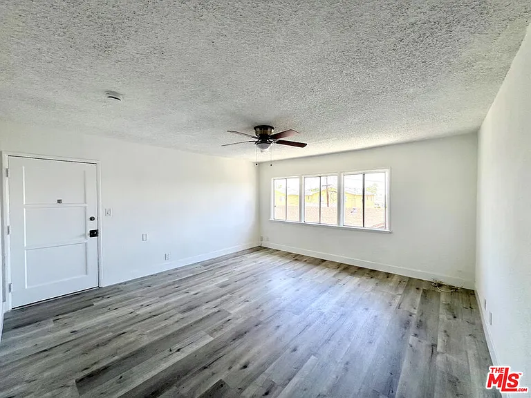 254 E Lanzit Ave #5 — Photo 6