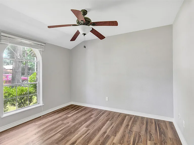 2414 Chanay Ln — Photo 11