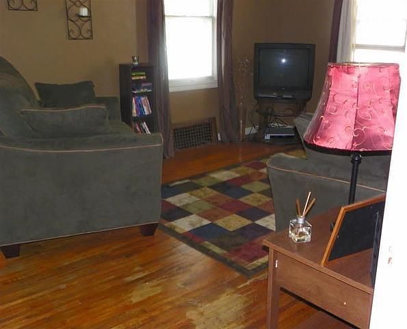 2nd image of 124 Maple St