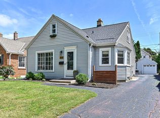 2508 N 62nd St, Wauwatosa, WI 53213