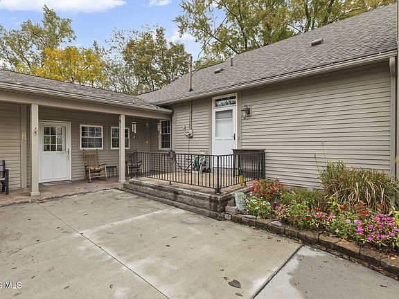 5th image of 25547 W River Rd