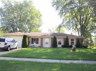 245 Stonehurst Dr, Elgin, IL 60120