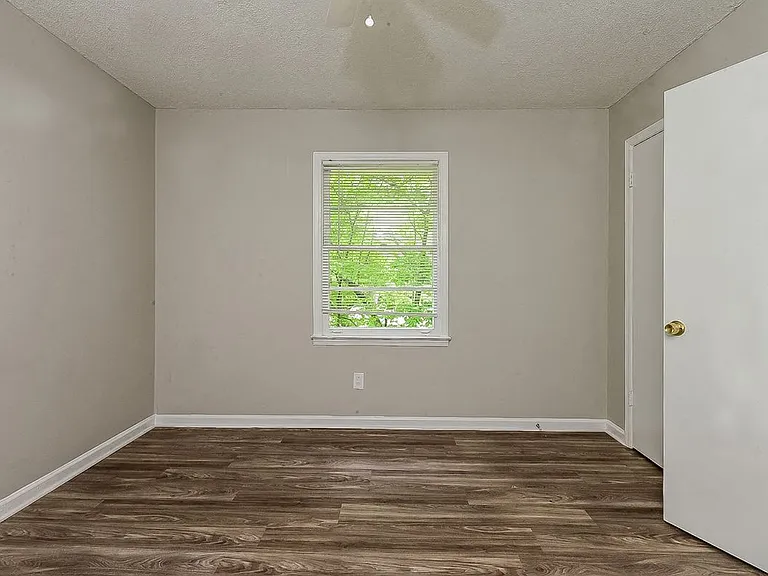 7015 Knollwood Dr — Photo 11