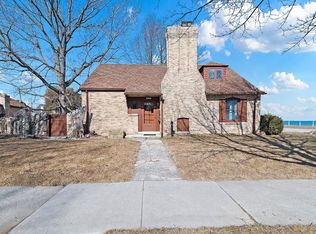 2214 Lakeside Blvd, Manitowoc, WI 54220