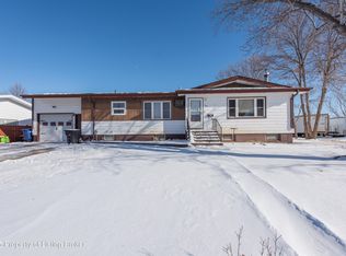 249 4th Ave SE, Dickinson, ND 58601