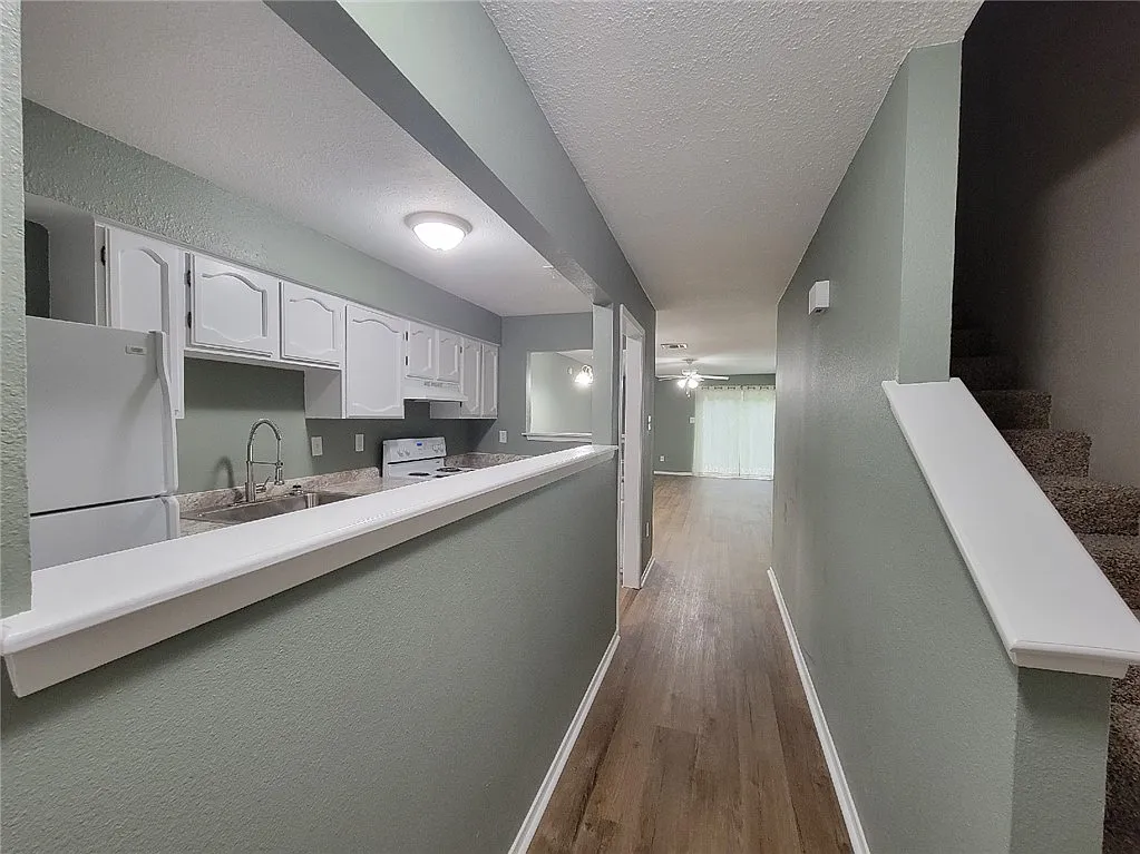 2 bed, 1084 sqft, $1,250 — Photo 3