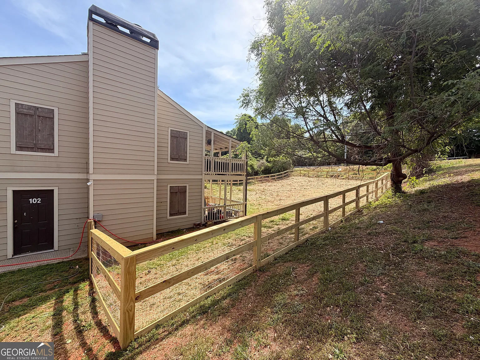 3 bed, 2.0 bath, 1130 sqft, $2,000 — Photo 2