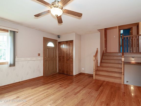 3rd image of 29 W Wrightwood Ave